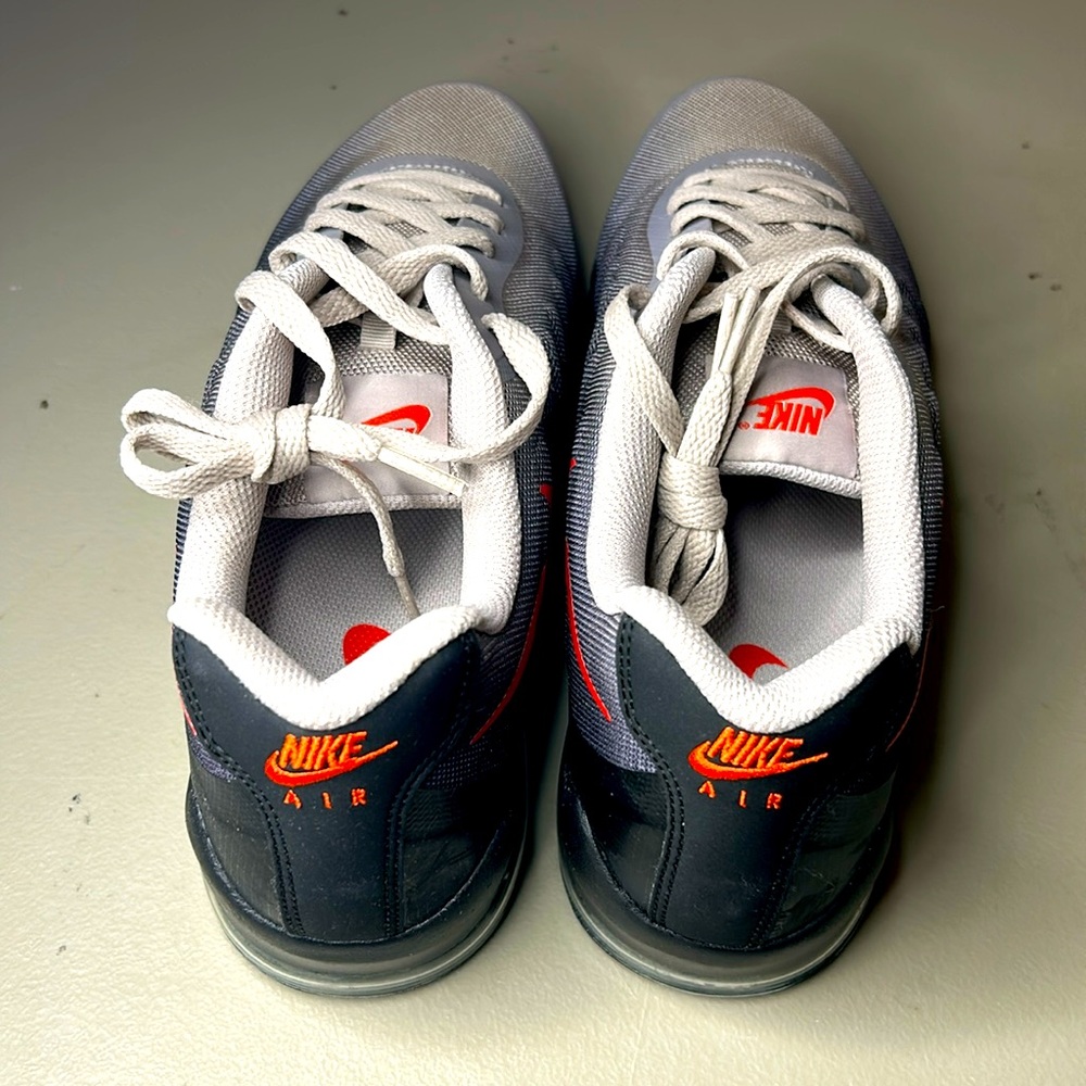 Nike Men's Low-top Running Shoe Air Max Invigor 10.5 NO BOX